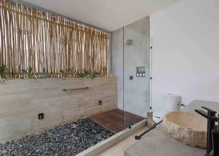 Brand New Just 5 Min To & Downtown! *