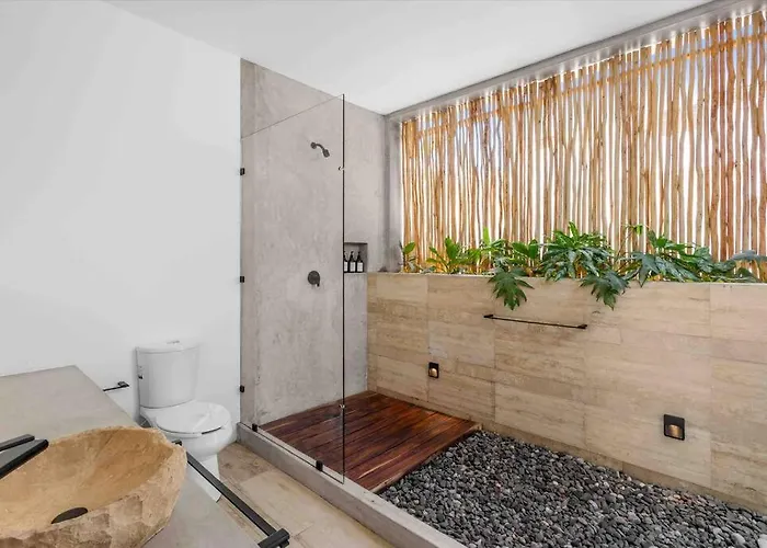Brand New Just 5 Min To & Downtown!