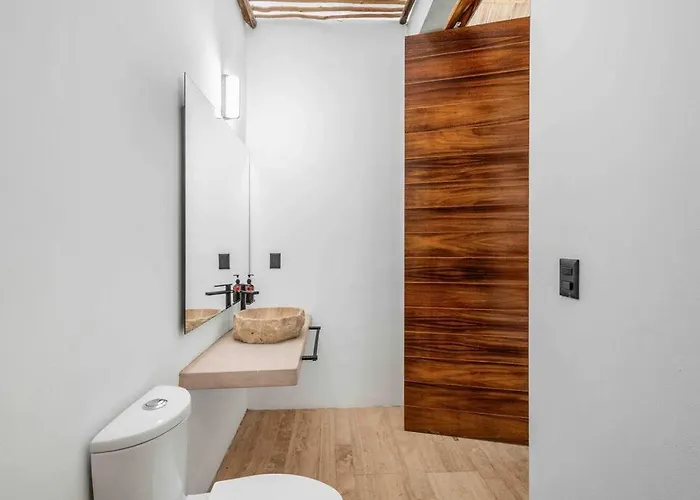 Brand New Just 5 Min To & Downtown! Apartment *